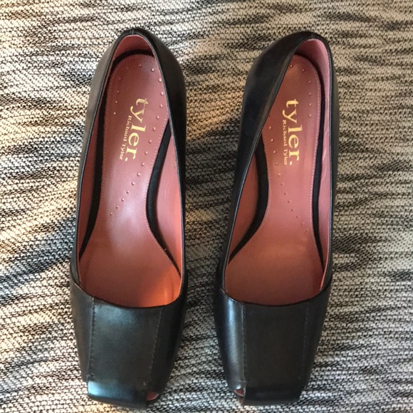 Richard Tyler chunky heeled pumps - Picture 2 of 5